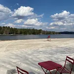 Cozy Cottage Within Walking Distance To The Beach