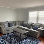 Cozy Cottage Within Walking Distance To The Beach
