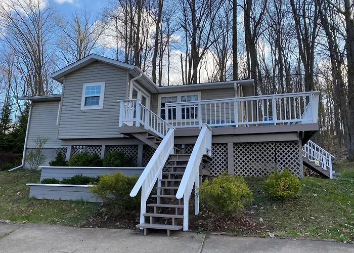 Cozy Cottage Within Walking Distance To The Beach