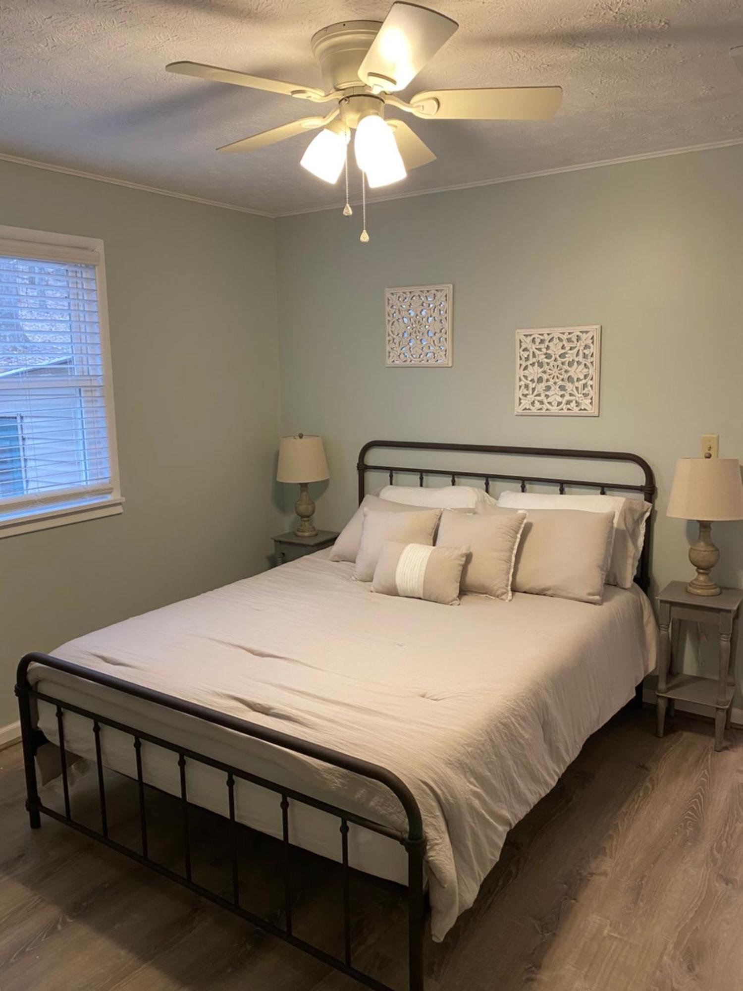 Cozy Within Walking Distance To The